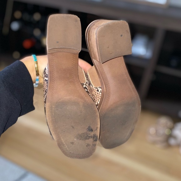 Steve Madden ALESSIA SNAKE-PRINT MULE SANDALS IN TAN SNAKE - Picture 9 of 9